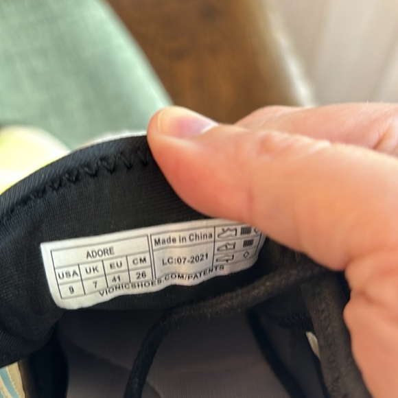 Vionic Women’s adore Active Sneaker Black White size 9 EUC! - Picture 13 of 14